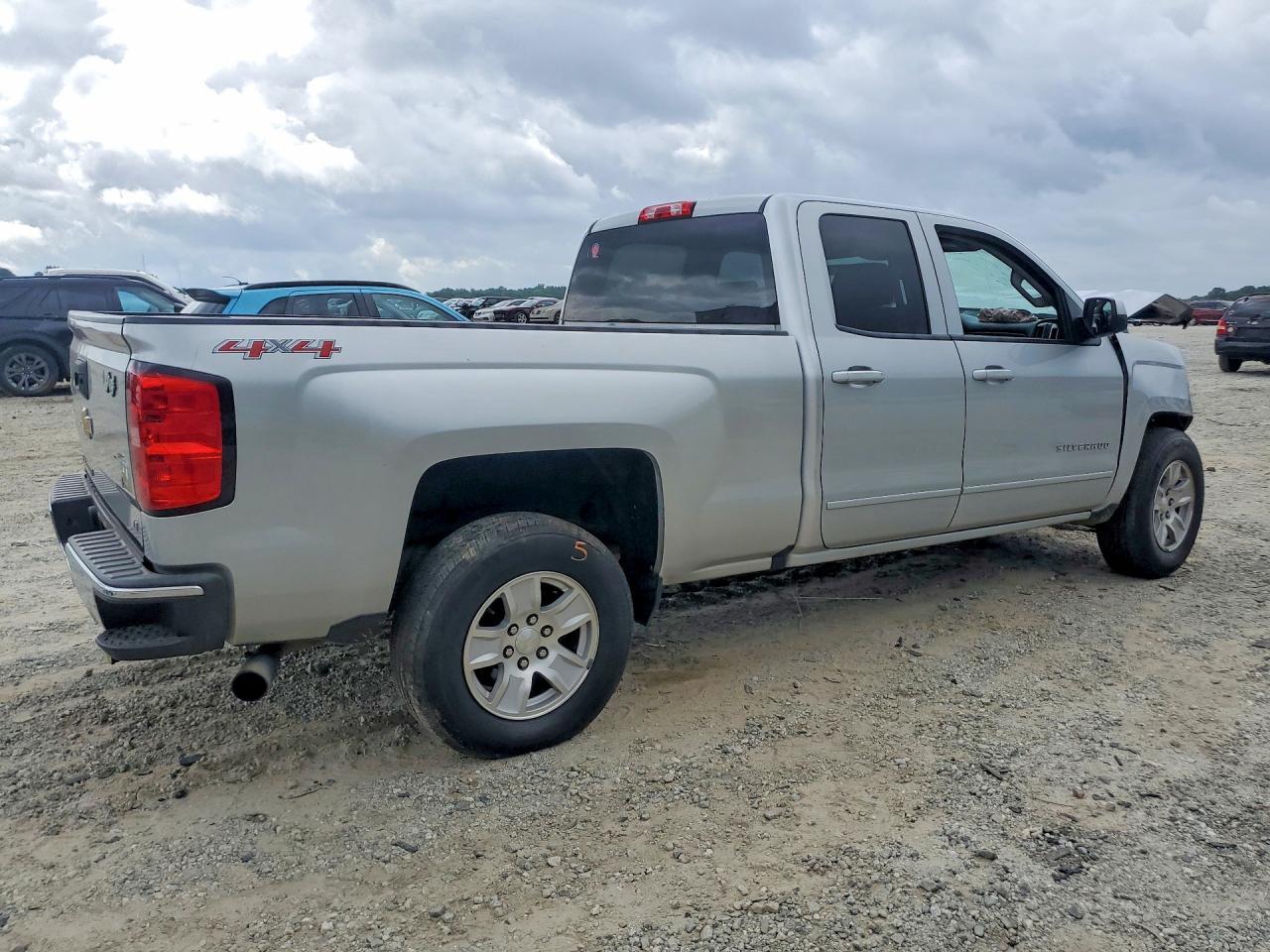 2017 Chevrolet Silverado K1500 Lt - Image 3