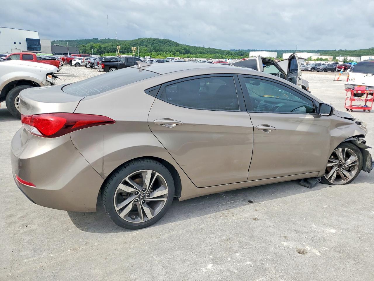 2016 Hyundai Elantra Se - Фото 3