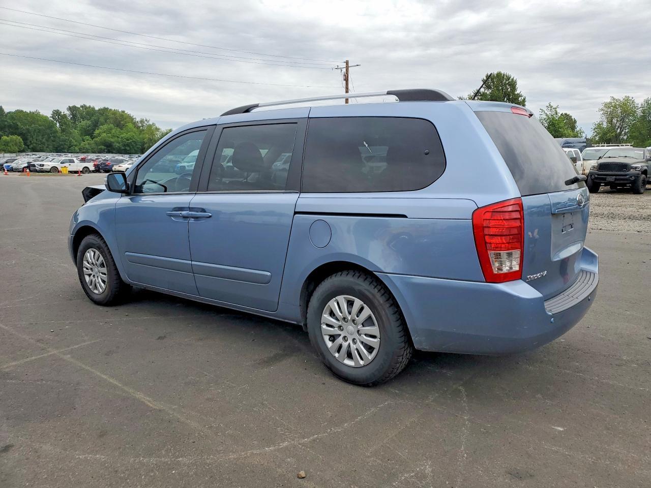 2012 Kia Sedona Lx - Фото 2