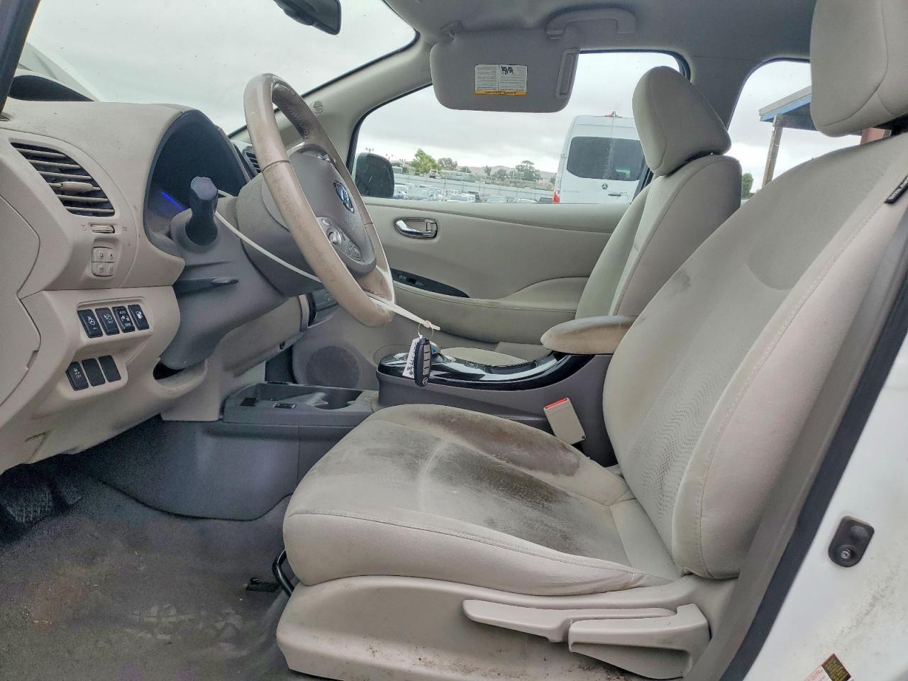 2015 Nissan Leaf S - Image 7