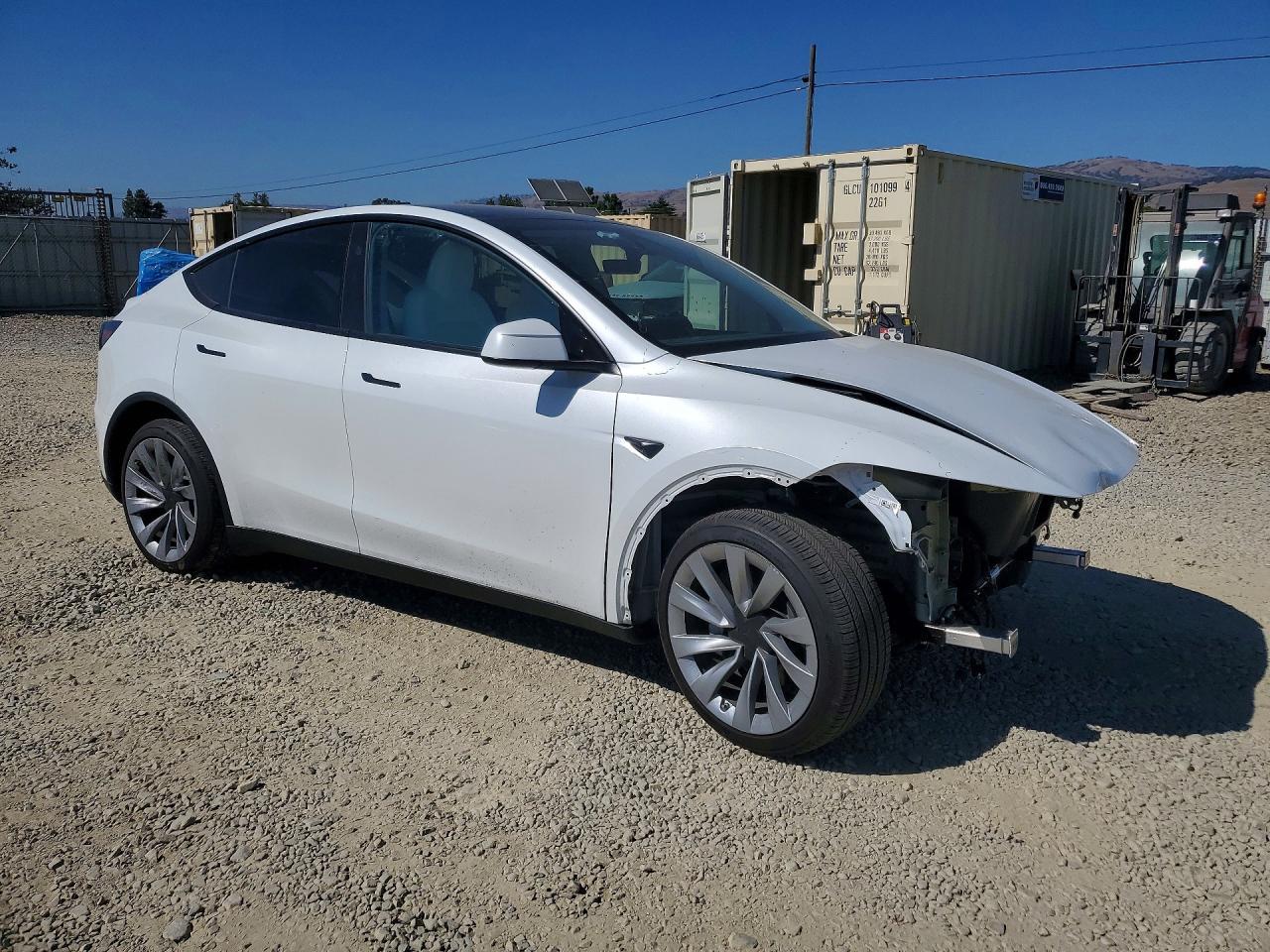 2026 Tesla Model Y - Image 4