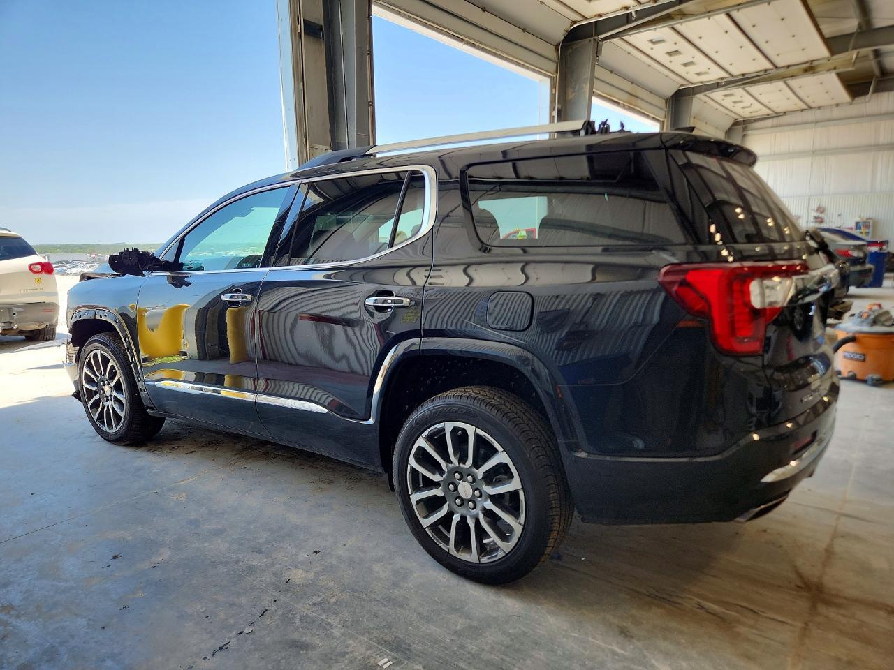 2020 GMC Acadia Denali - Фото 2
