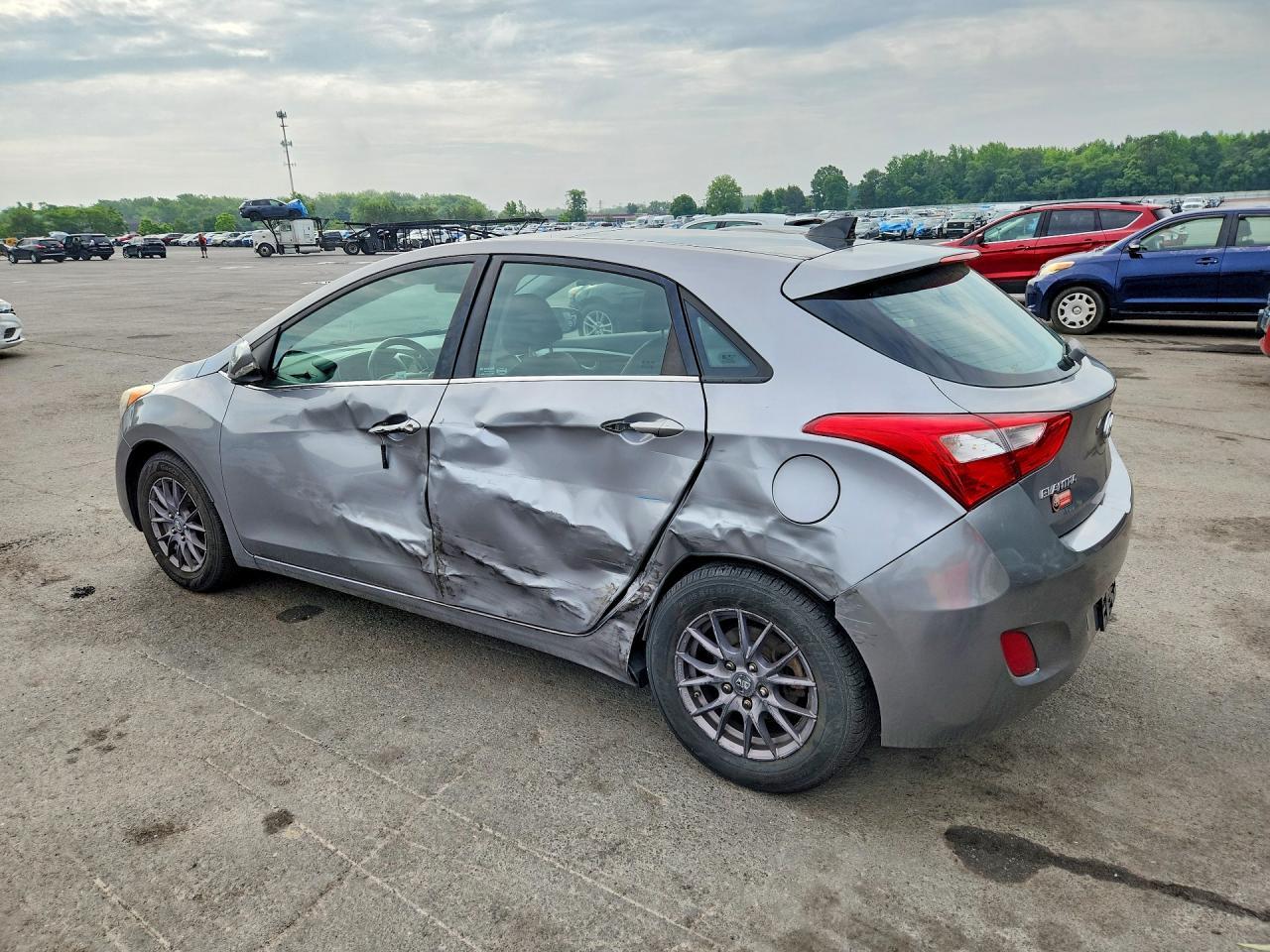 2013 Hyundai Elantra Gt Base - Image 2