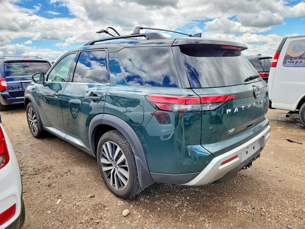 2022 Nissan Pathfinder Platinum - Фото 2