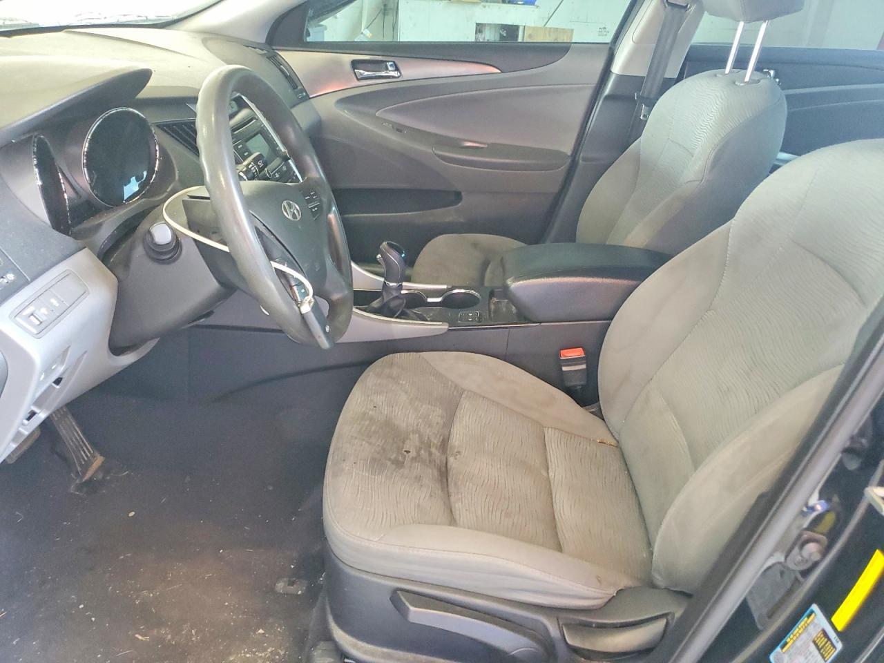 2015 Hyundai Sonata Hybrid Base - Image 7