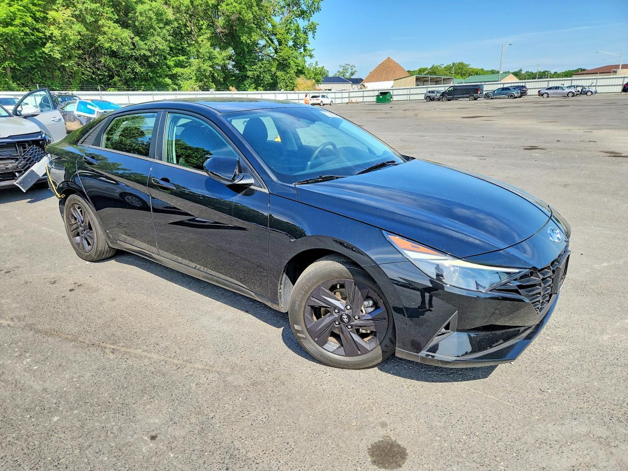 2022 Hyundai Elantra - Фото 4