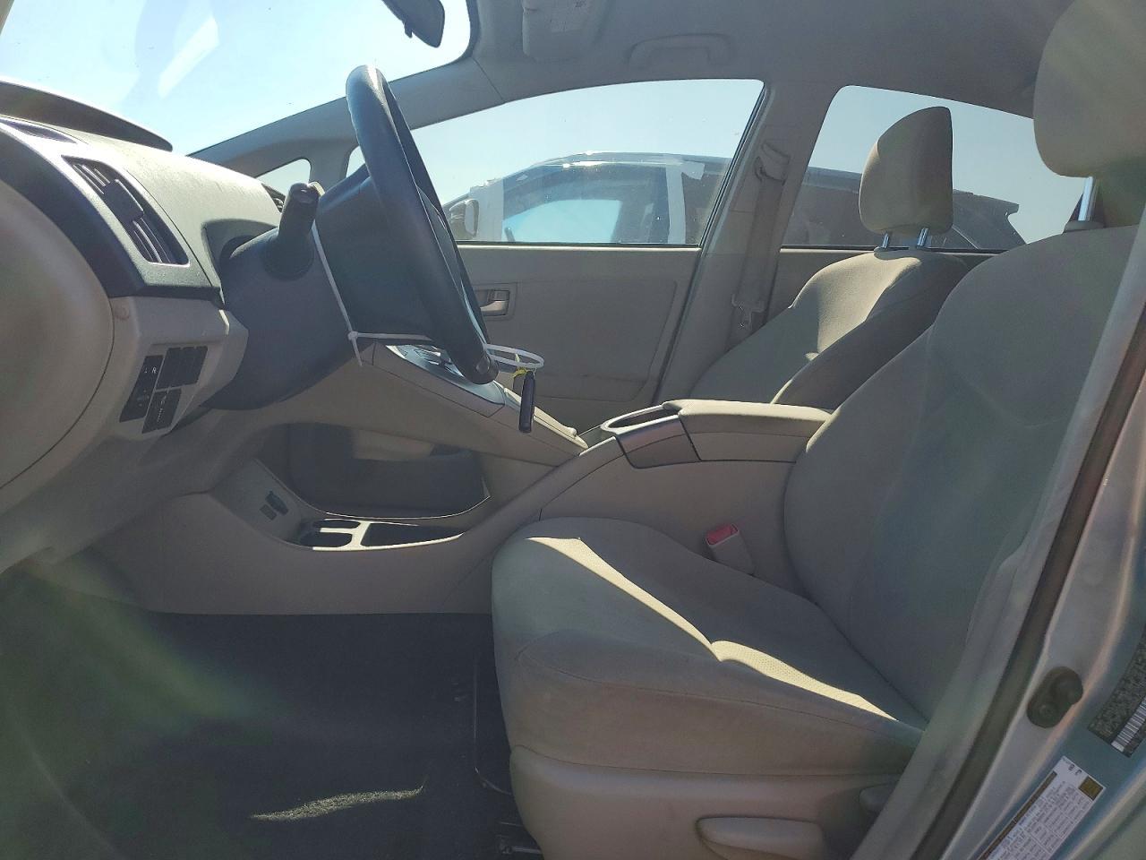 2012 Toyota Prius Two - Фото 7