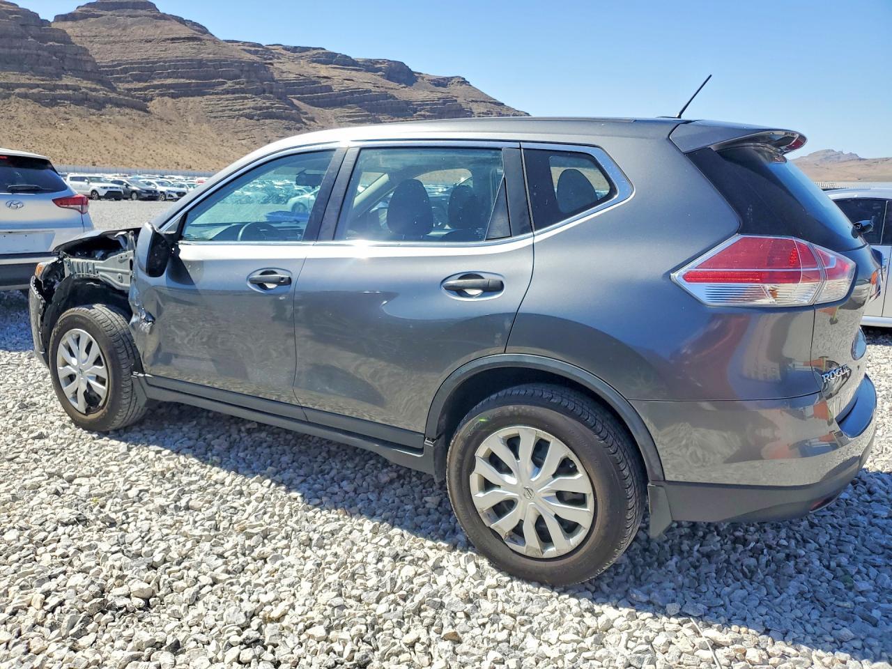 2016 Nissan Rogue S - Фото 2