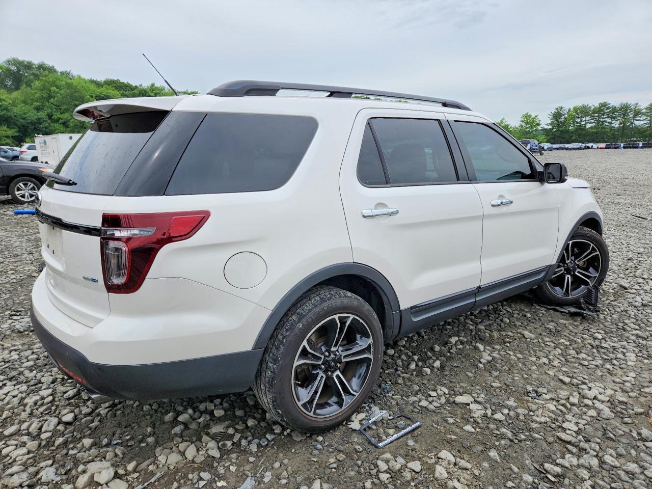 2014 Ford Explorer Sport - Image 3