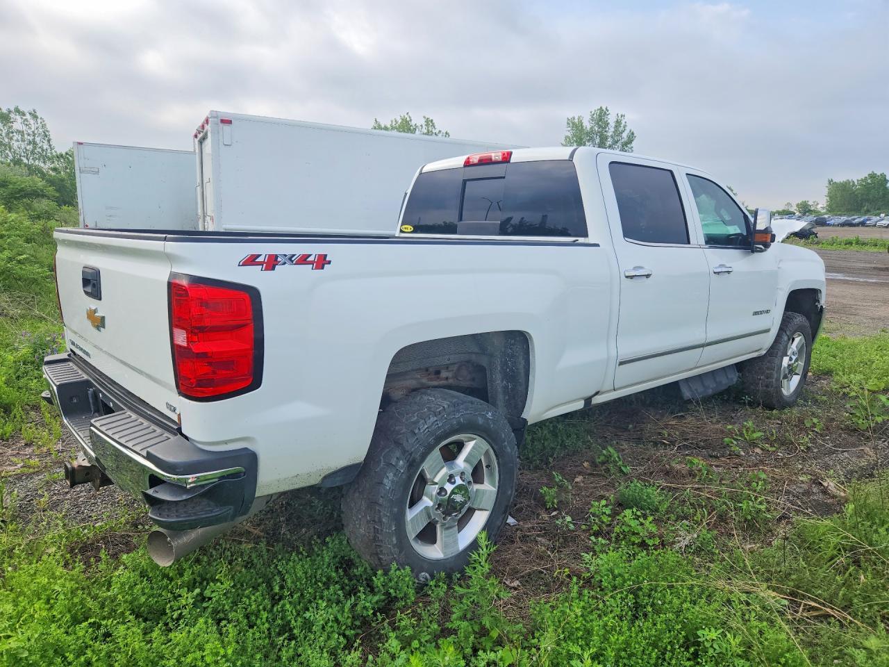 2015 Chevrolet Silverado Ltz - Image 3