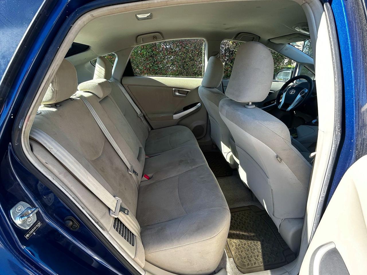 2011 Toyota Prius Two - Фото 6
