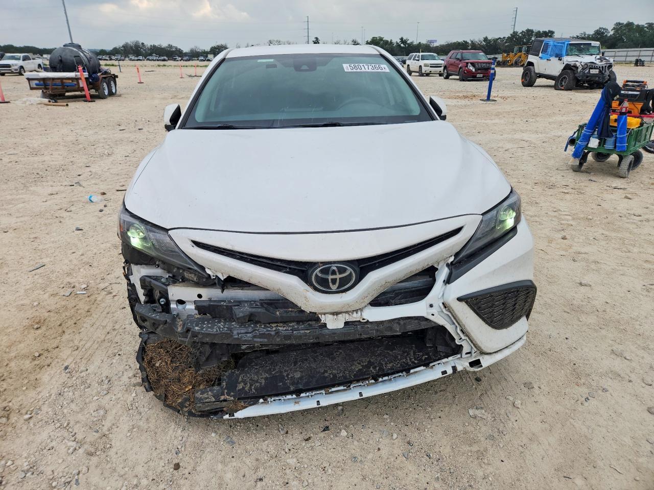 2024 Toyota Camry Se - Фото 5