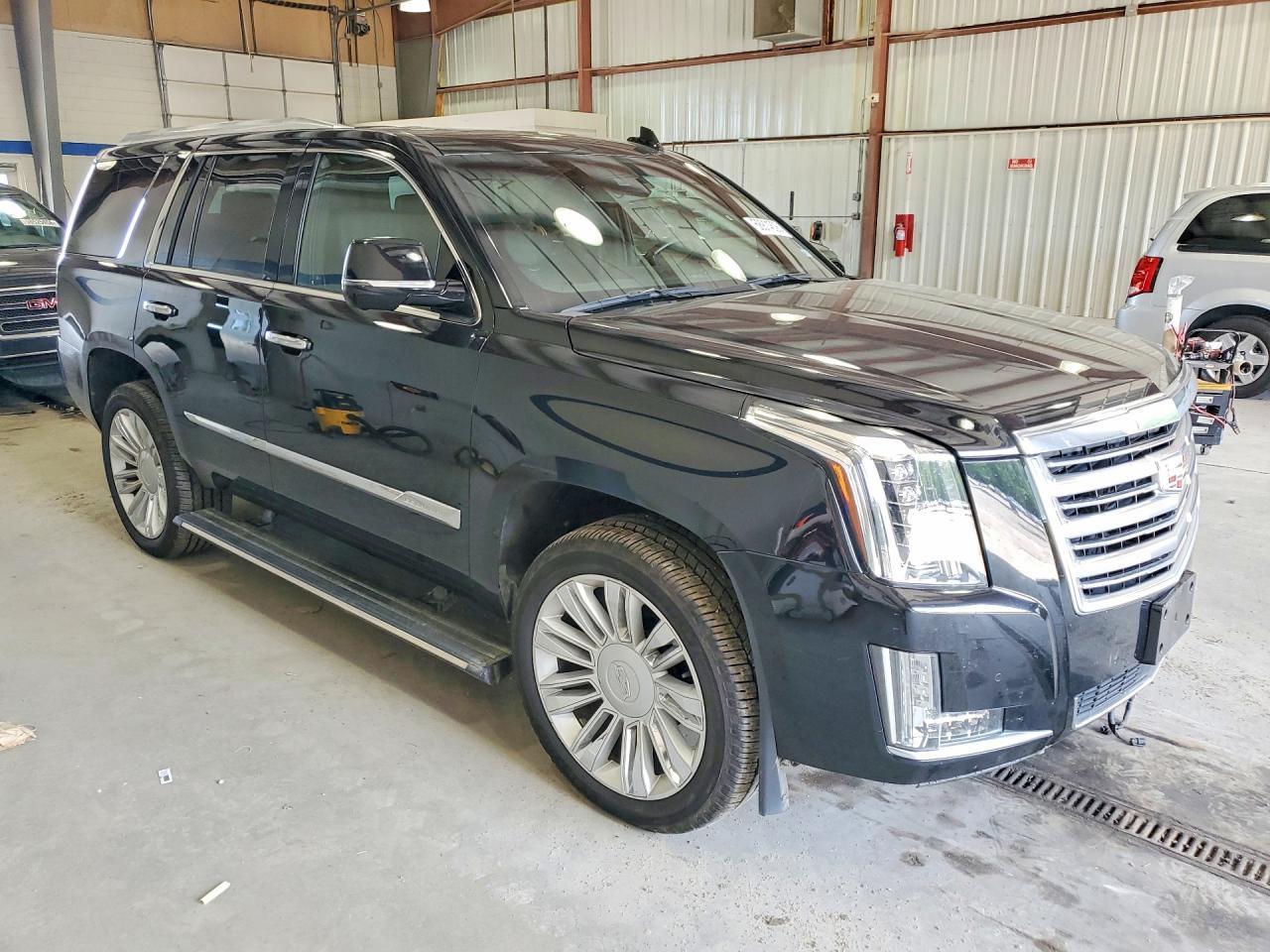 2016 Cadillac Escalade Platinum - Фото 4