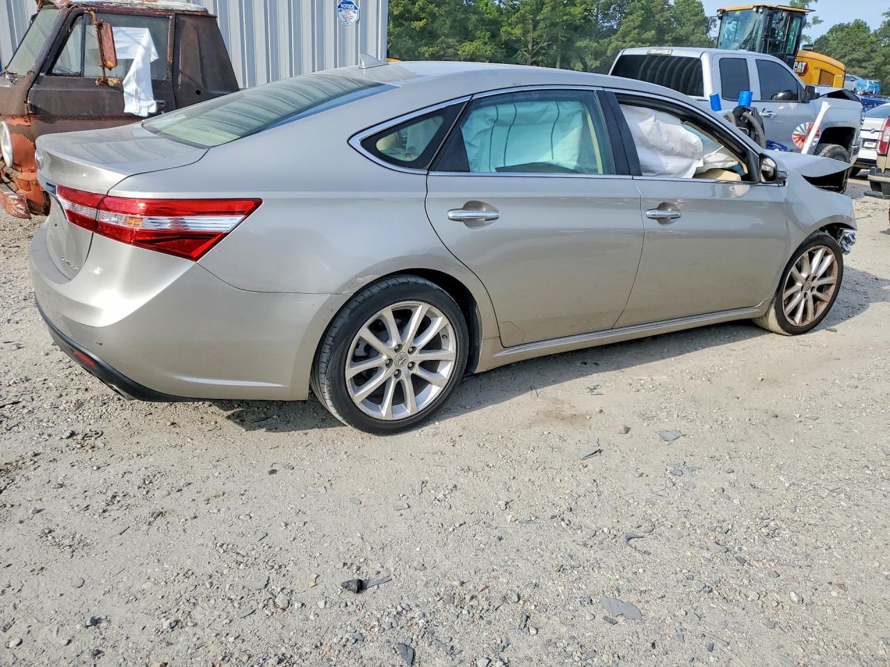 2013 Toyota Avalon Limited - Image 3