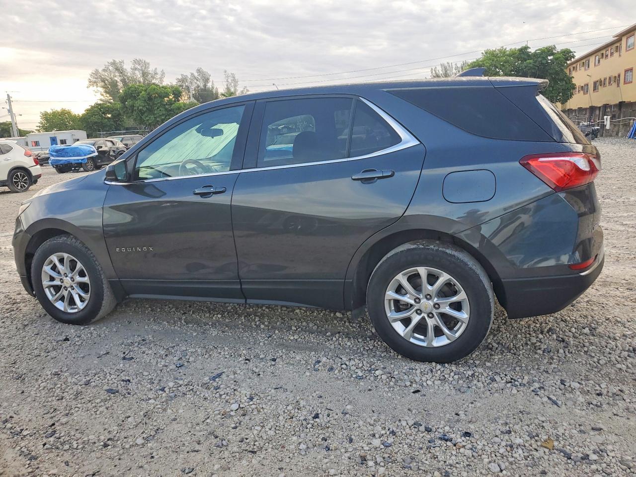 2020 Chevrolet Equinox Lt - Image 2