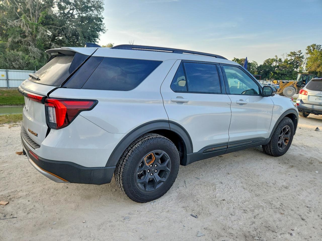2026 Ford Explorer Tremor - Image 3