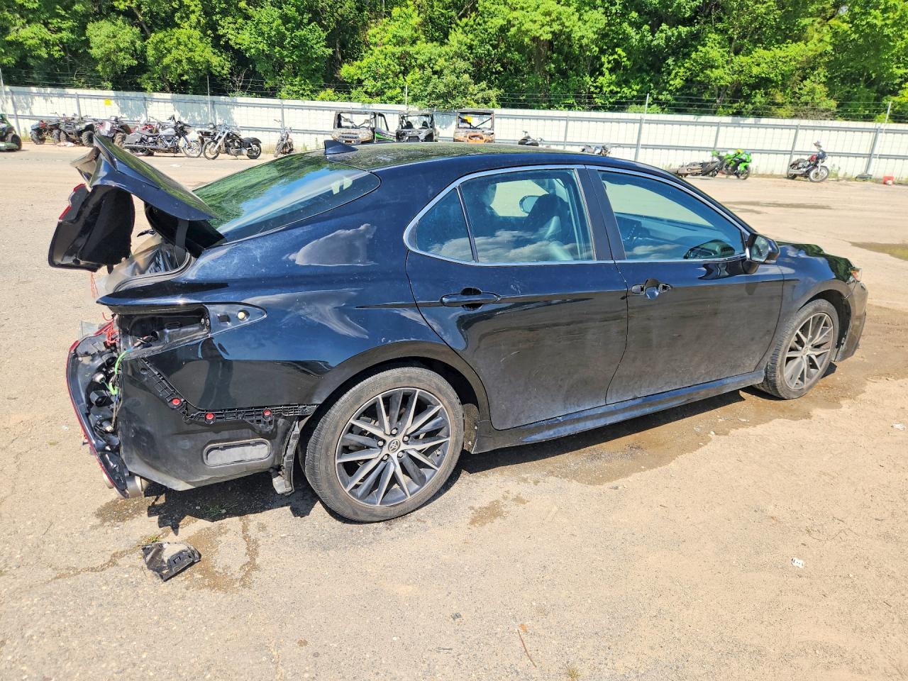 2022 Toyota Camry Se - Фото 3