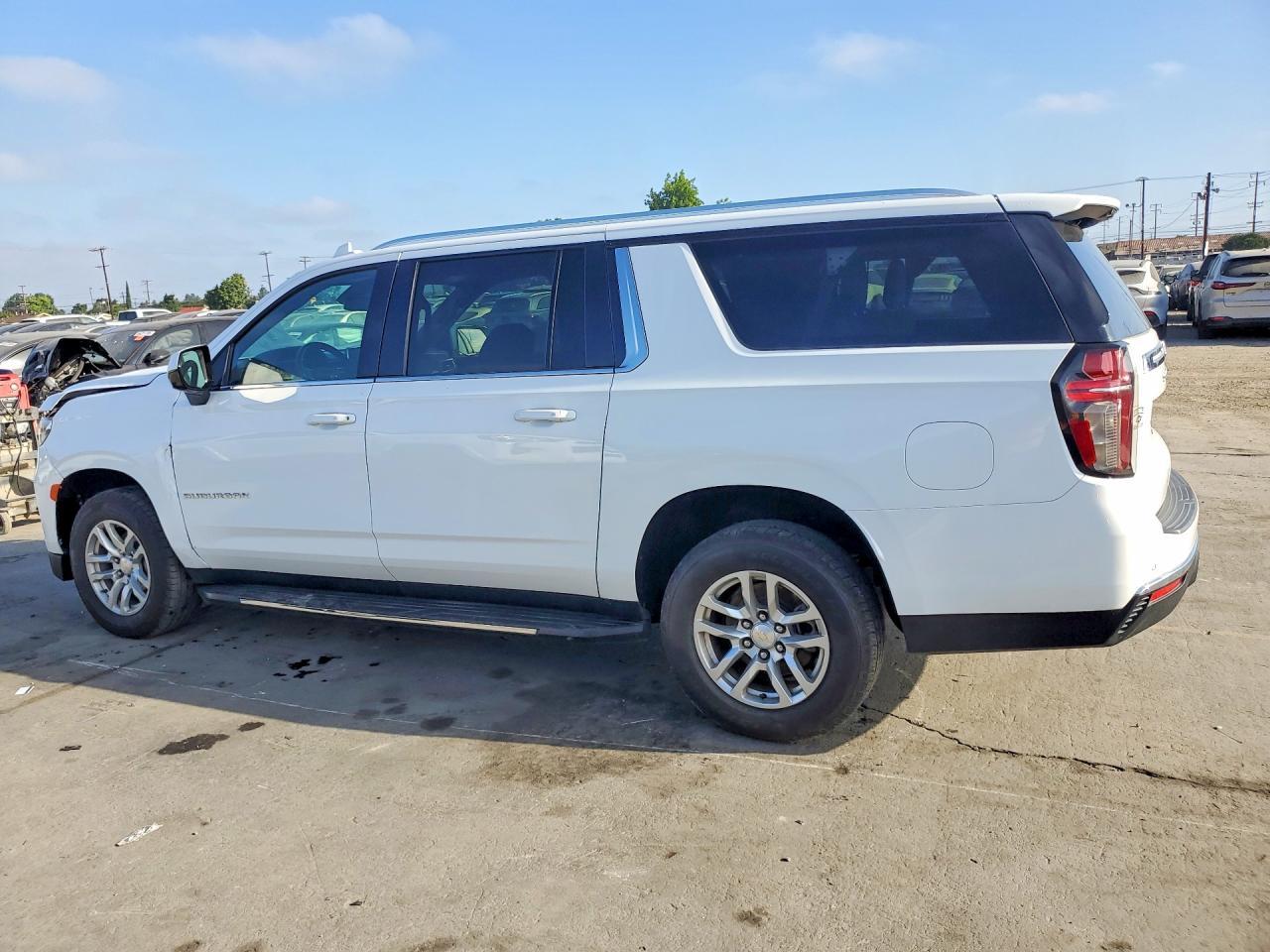 2023 Chevrolet Suburban C1500 Lt - Фото 2