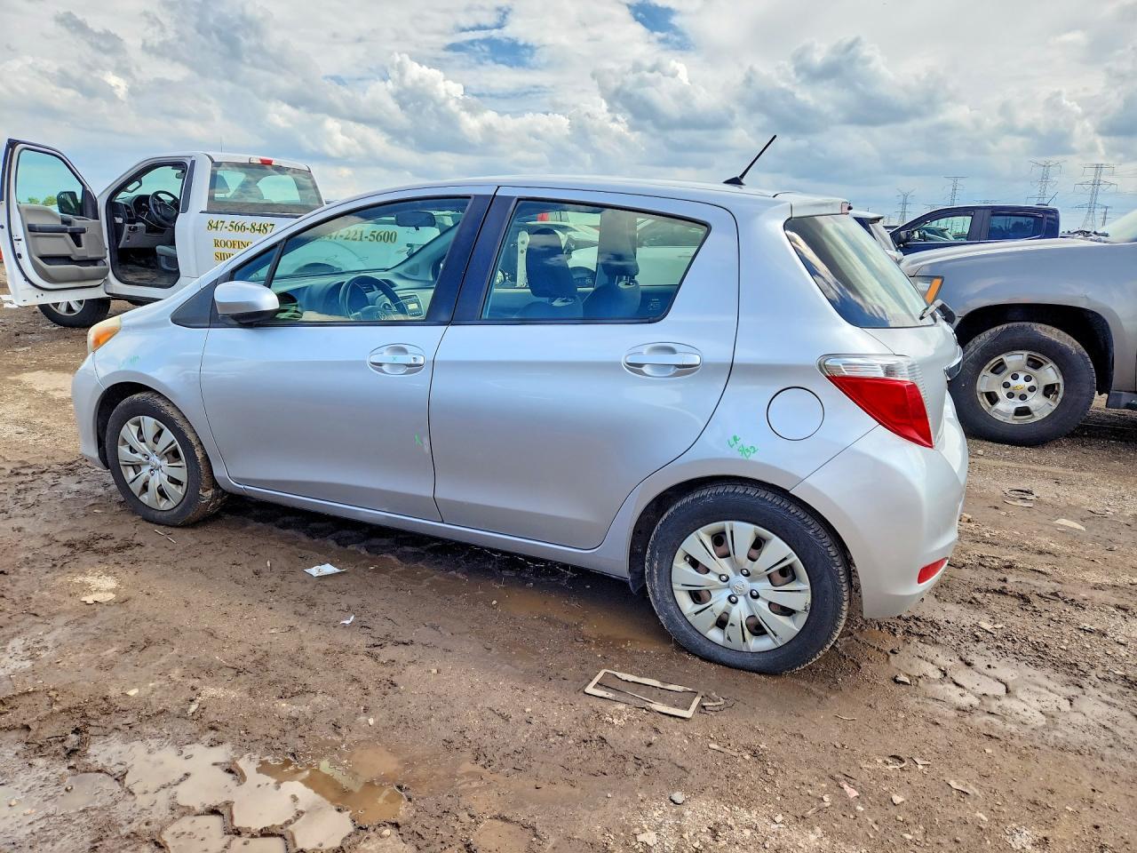 2012 Toyota Yaris 5-Door Le - Image 2