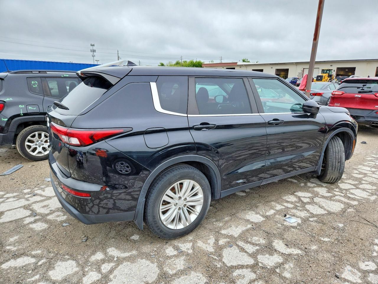 2023 Mitsubishi Outlander Es - Image 3