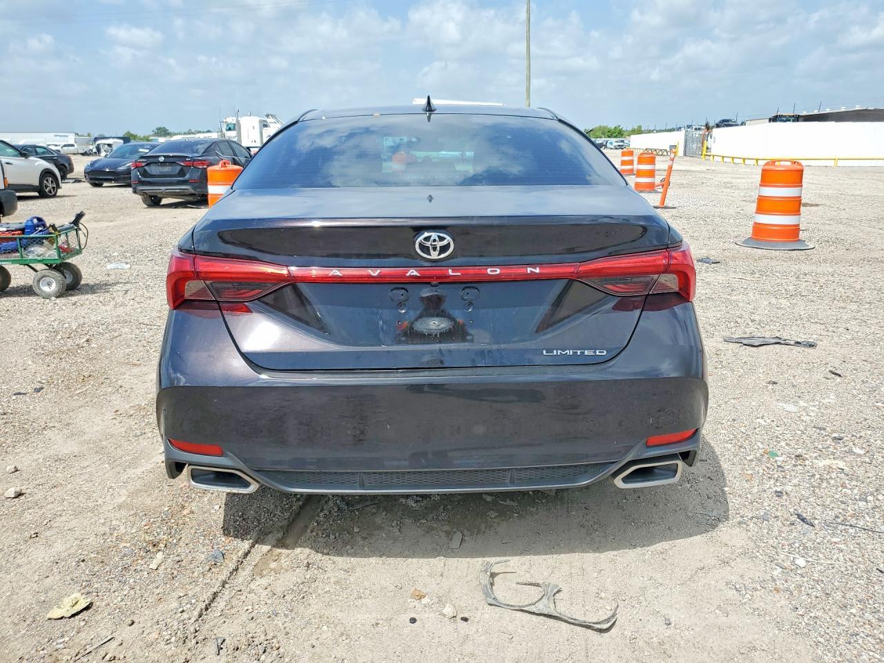 2021 Toyota Avalon Limited - Image 6