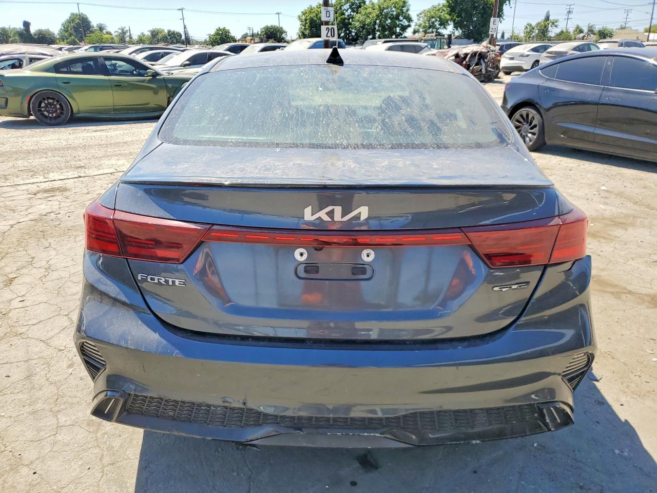 2022 Kia Forte Gt Line - Image 6