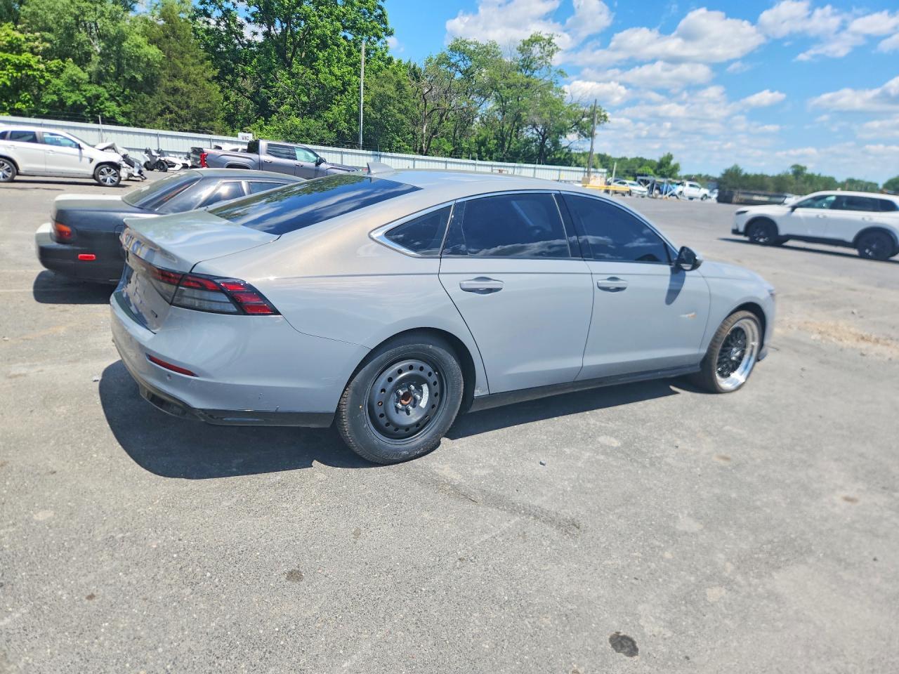 2024 Honda Accord Touring Hybrid - Image 3