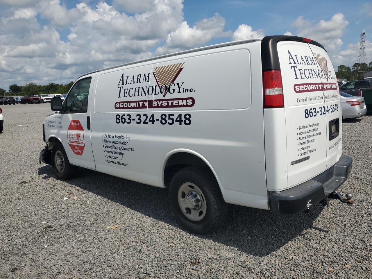 2017 Chevrolet Express G2500 - Фото 2