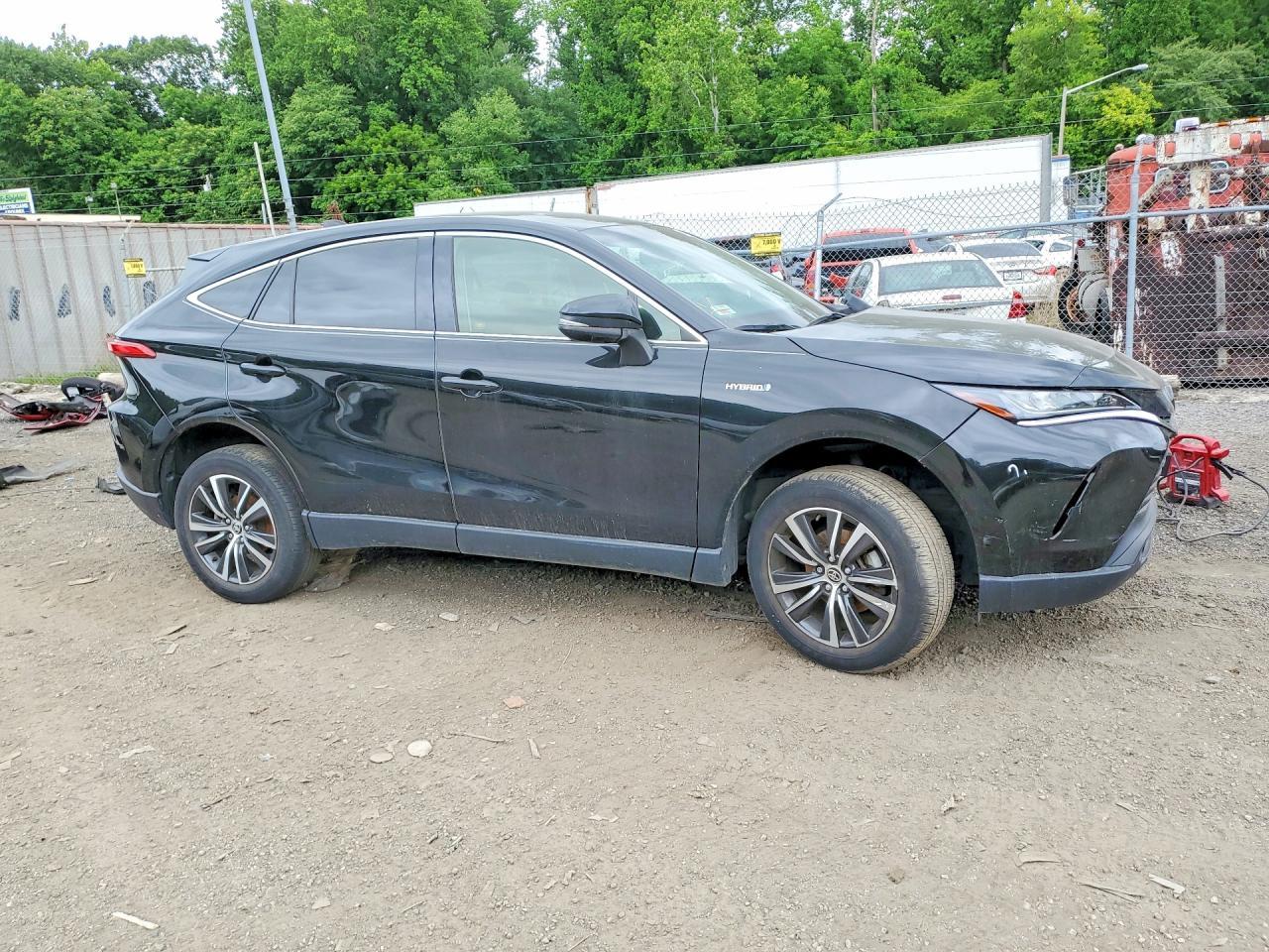 2021 Toyota Venza Le - Image 4