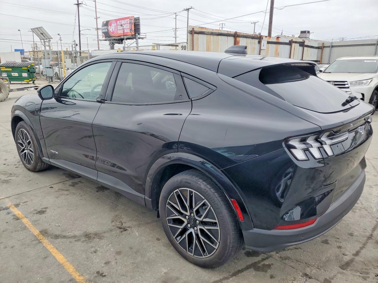 2025 Ford Mustang Mach-E Premium - Фото 2