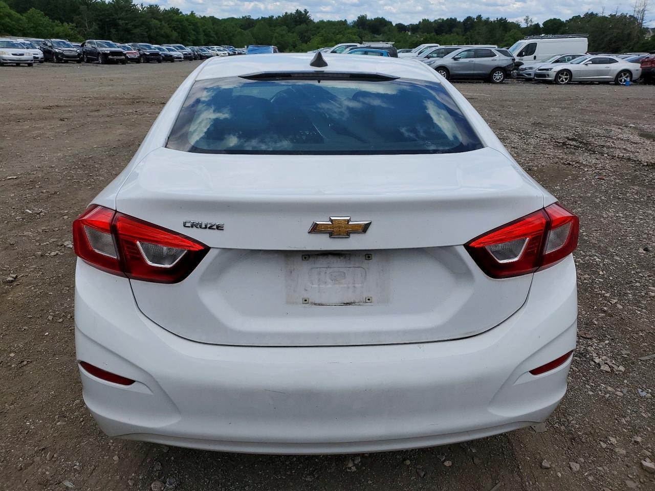 2018 Chevrolet Cruze Ls - Image 6