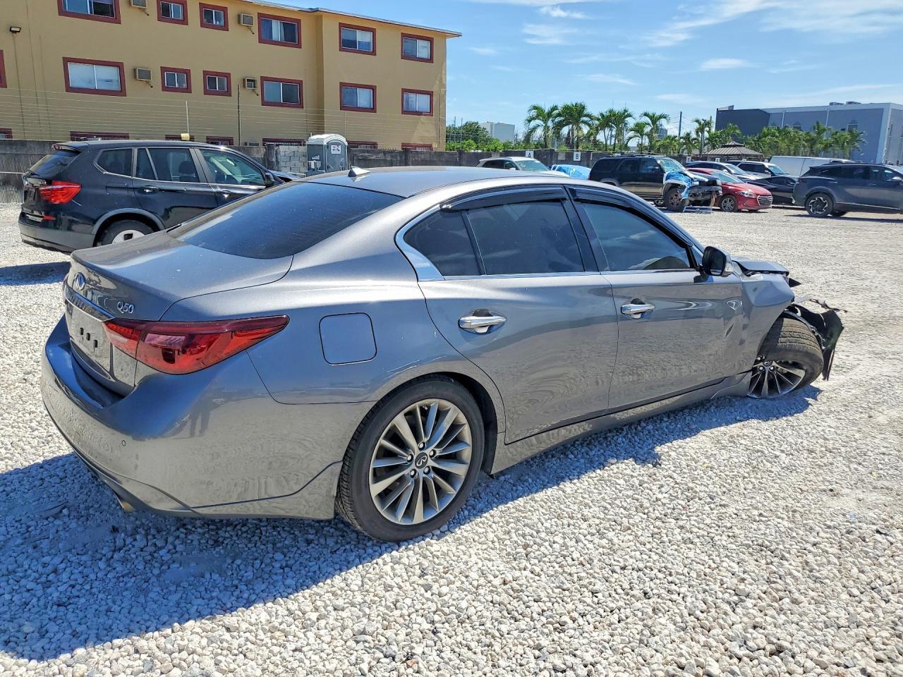 2022 Infiniti Q50 Luxe - Фото 3