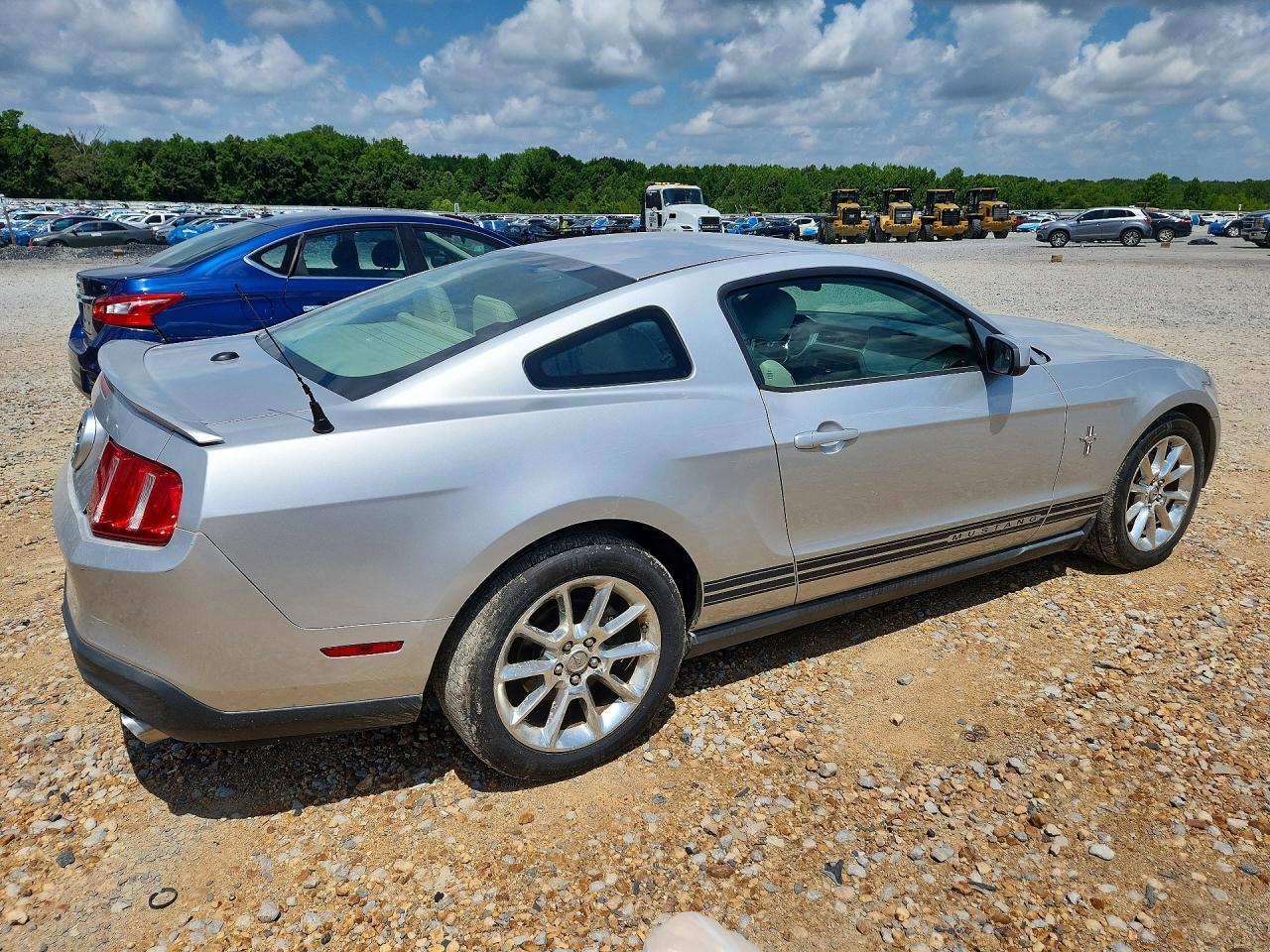 2011 Ford Mustang - Image 3