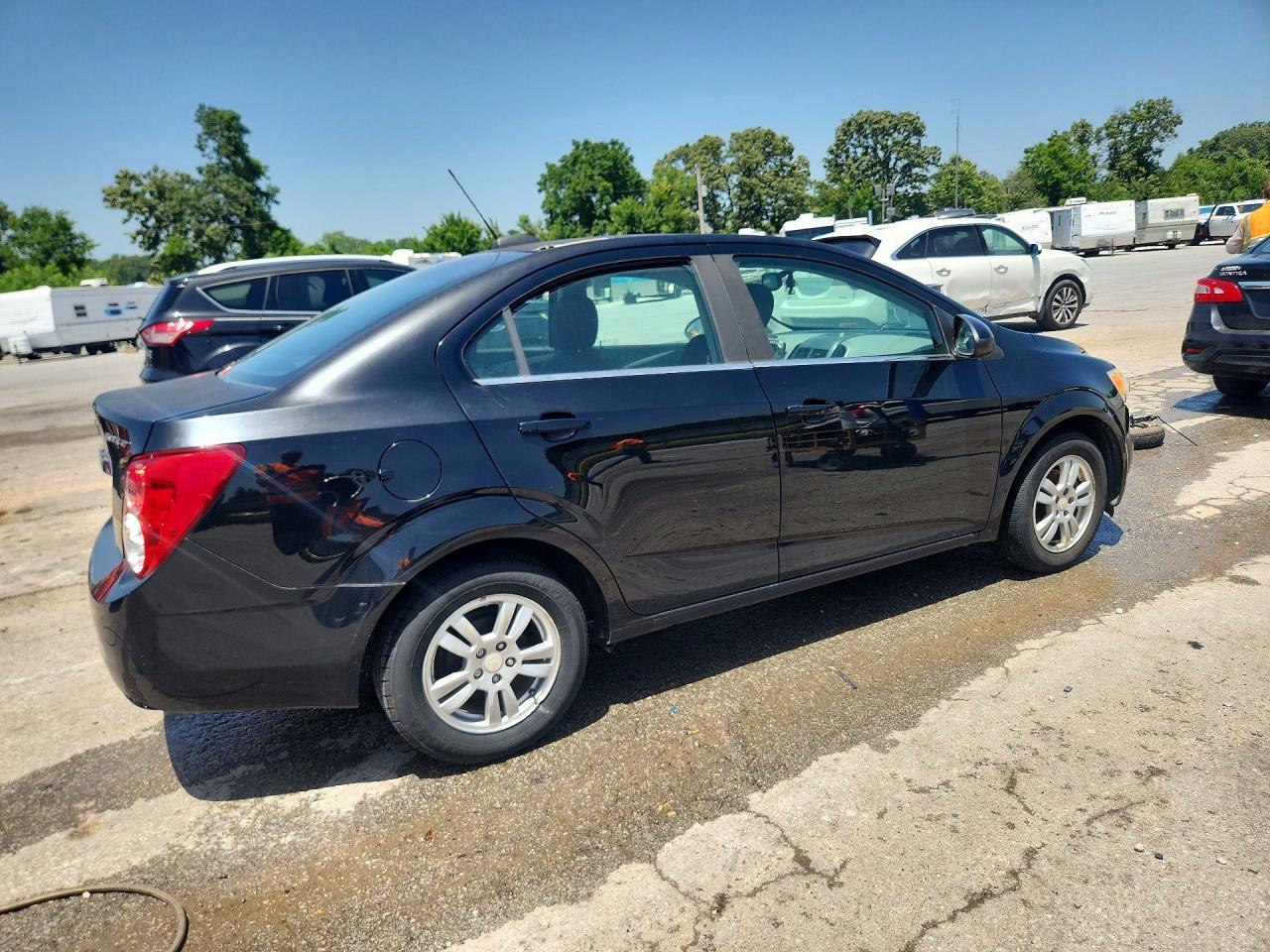 2016 Chevrolet Sonic Lt - Image 3