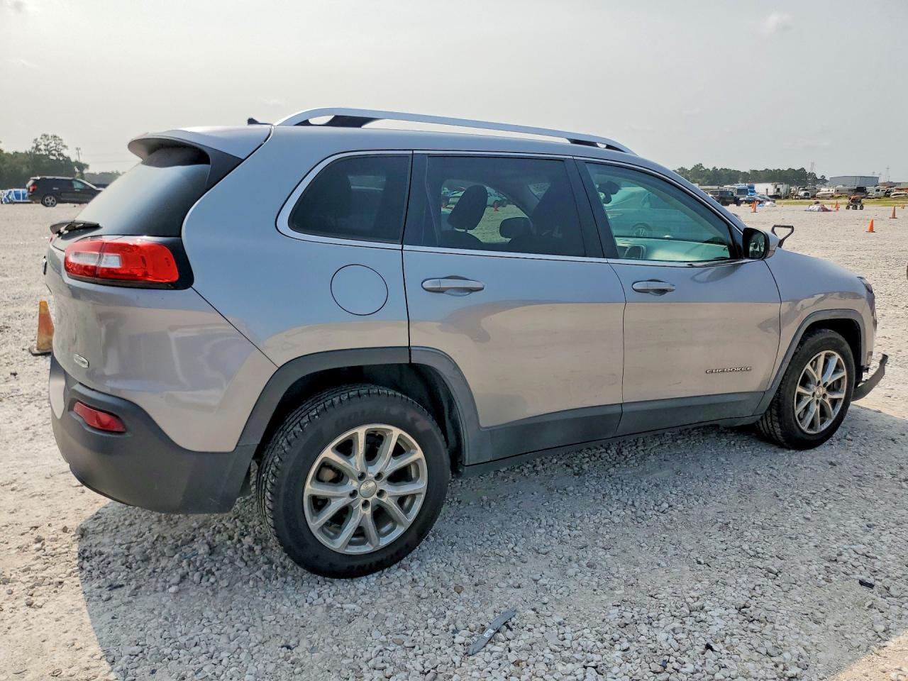 2015 Jeep Cherokee Latitude - Фото 3