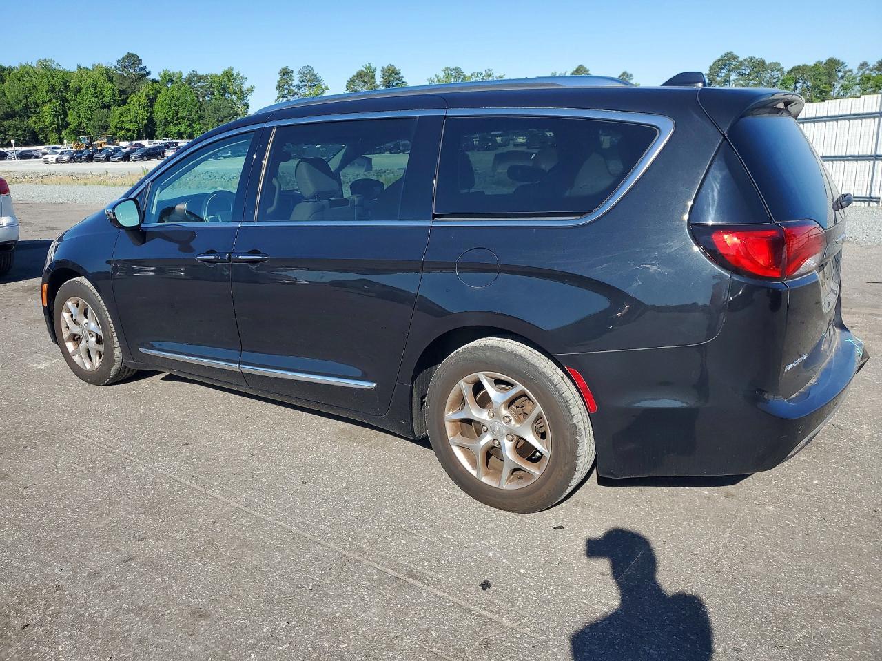 2019 Chrysler Pacifica Limited - Image 2