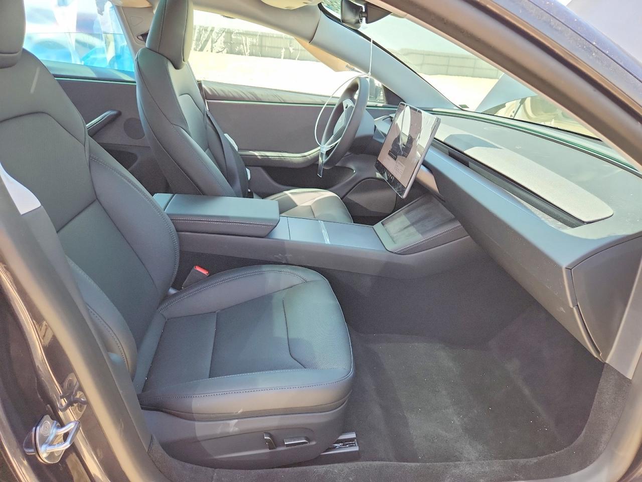 2026 Tesla Model 3 - Фото 7