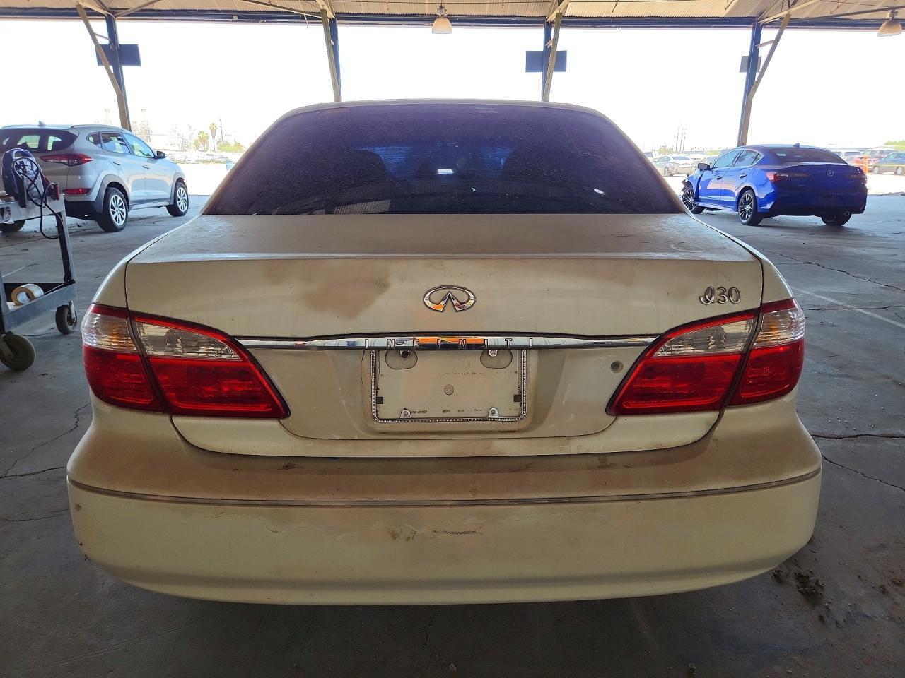 2000 Infiniti I30 Base - Image 6