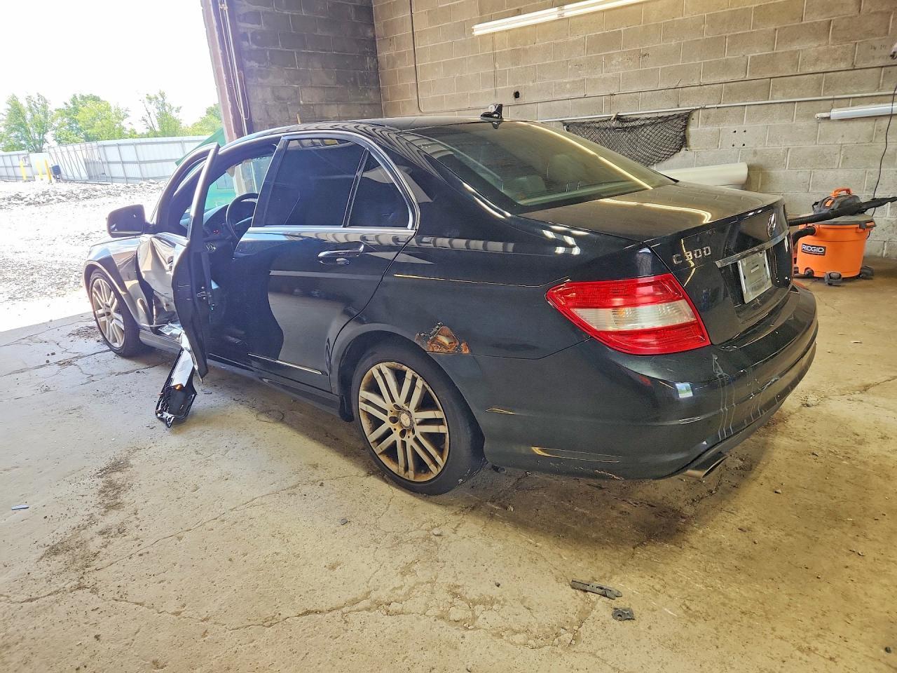 2009 Mercedes-Benz C 300 4Matic - Image 2