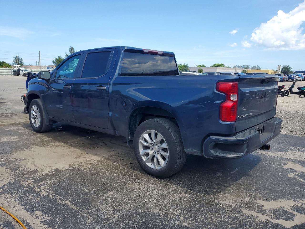 2022 Chevrolet Silverado C1500 Custom - Фото 2