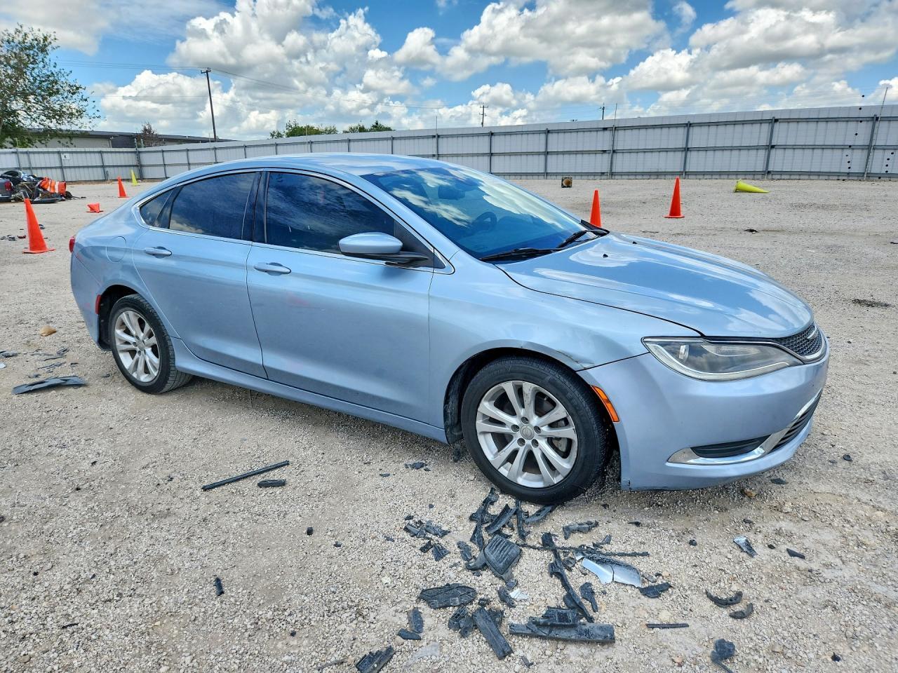 2015 Chrysler 200 Limited - Image 4