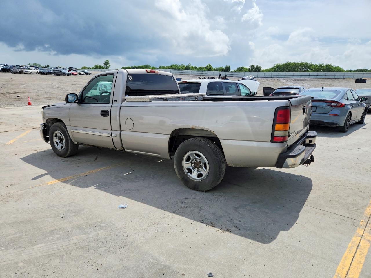 2004 GMC New Sierra C1500 - Фото 2