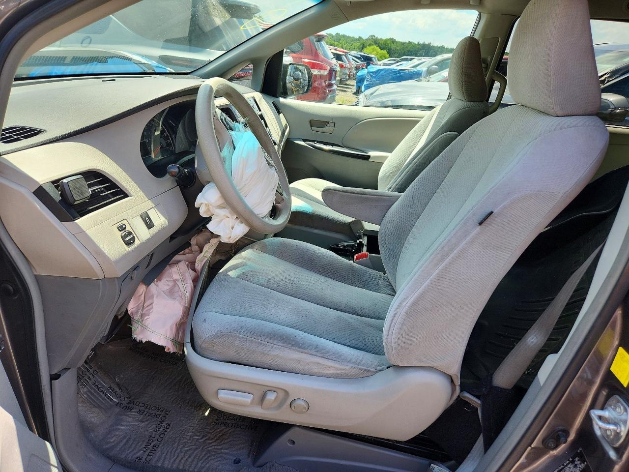 2011 Toyota Sienna Le - Фото 7