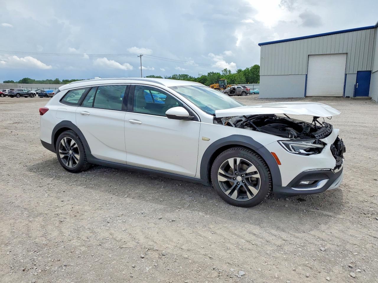 2018 Buick Regal Tourx Essence - Фото 4