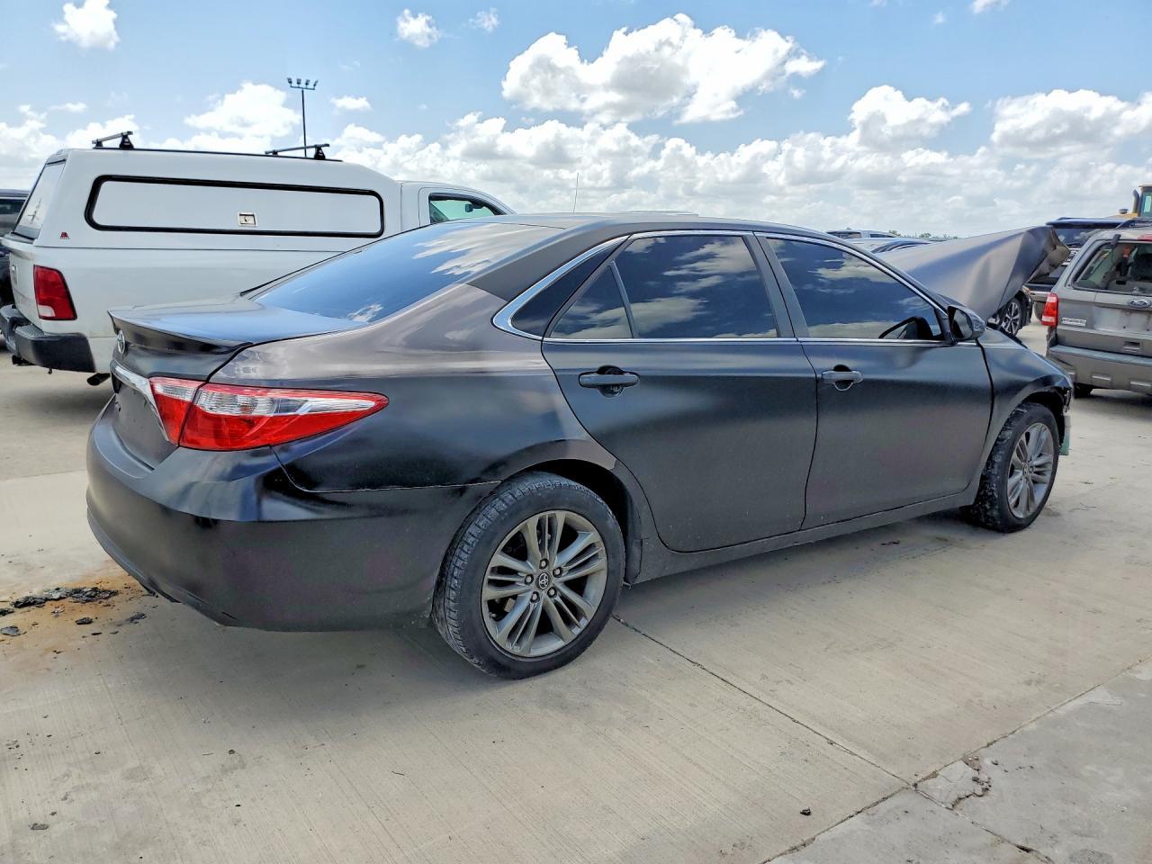 2017 Toyota Camry Se - Фото 3