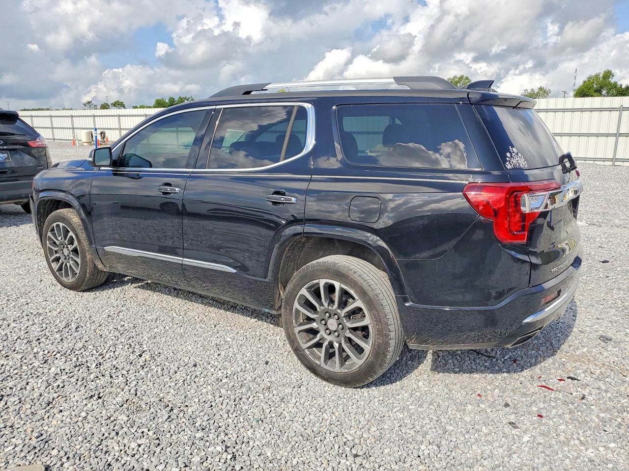 2021 GMC Acadia Denali - Image 2