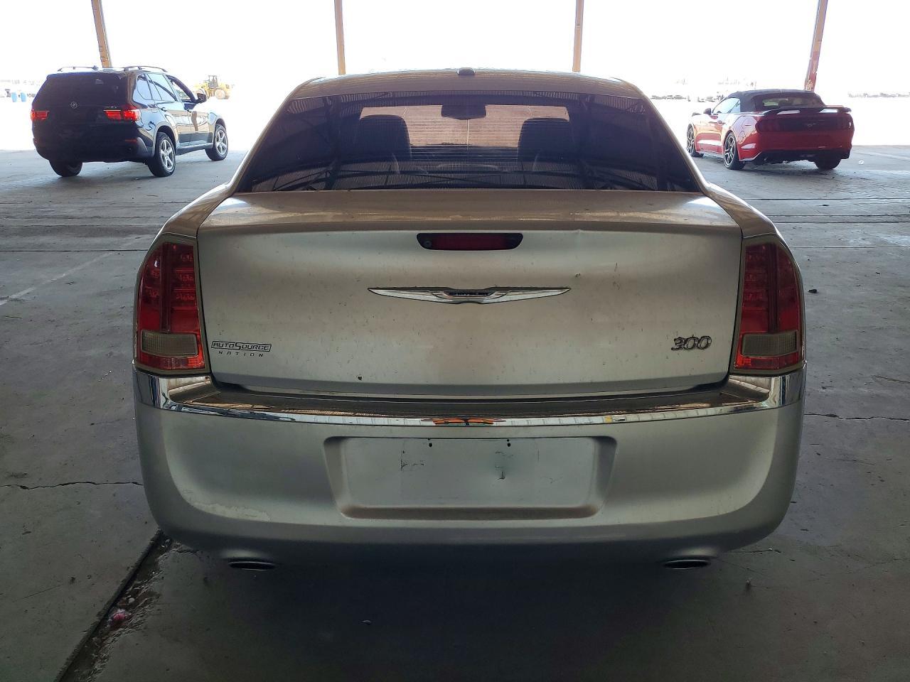 2011 Chrysler 300 Limited - Image 6