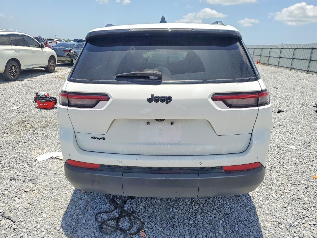 2023 Jeep Grand Cherokee - Image 6
