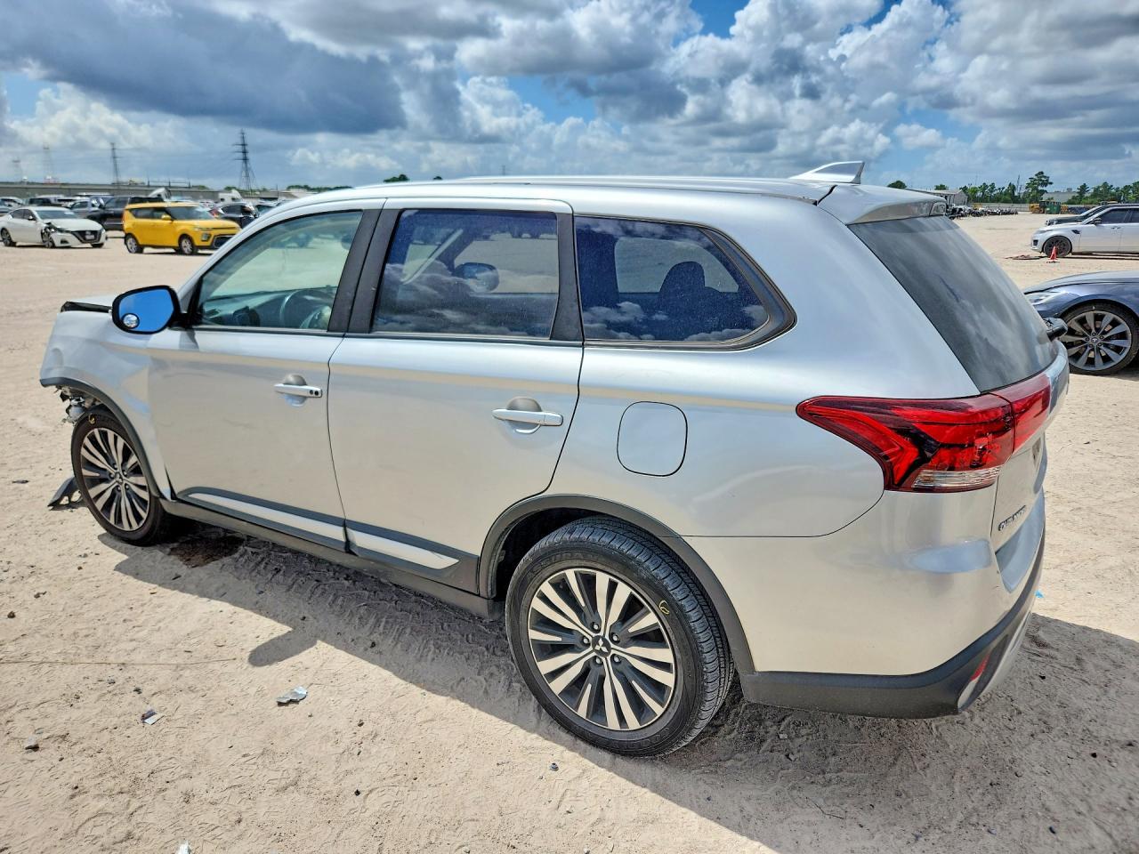 2020 Mitsubishi Outlander Se - Image 2