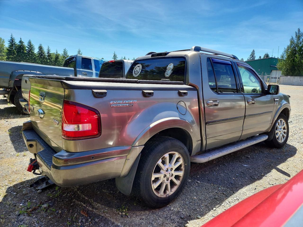 2007 Ford Explorer Sport Trac Limited - Image 3